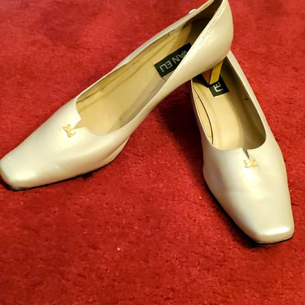 Women's shoes
